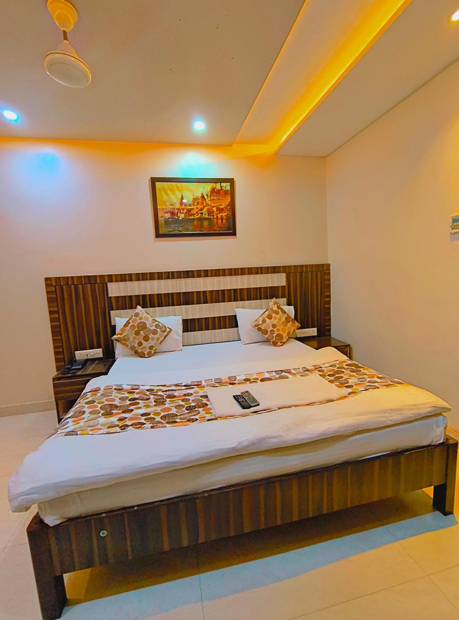 P Palace - Near Kashi Vishwanath Temple Varanasi Ngoại thất bức ảnh