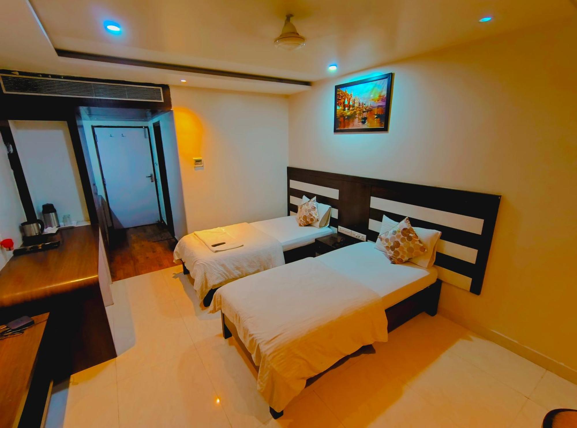 P Palace - Near Kashi Vishwanath Temple Varanasi Ngoại thất bức ảnh