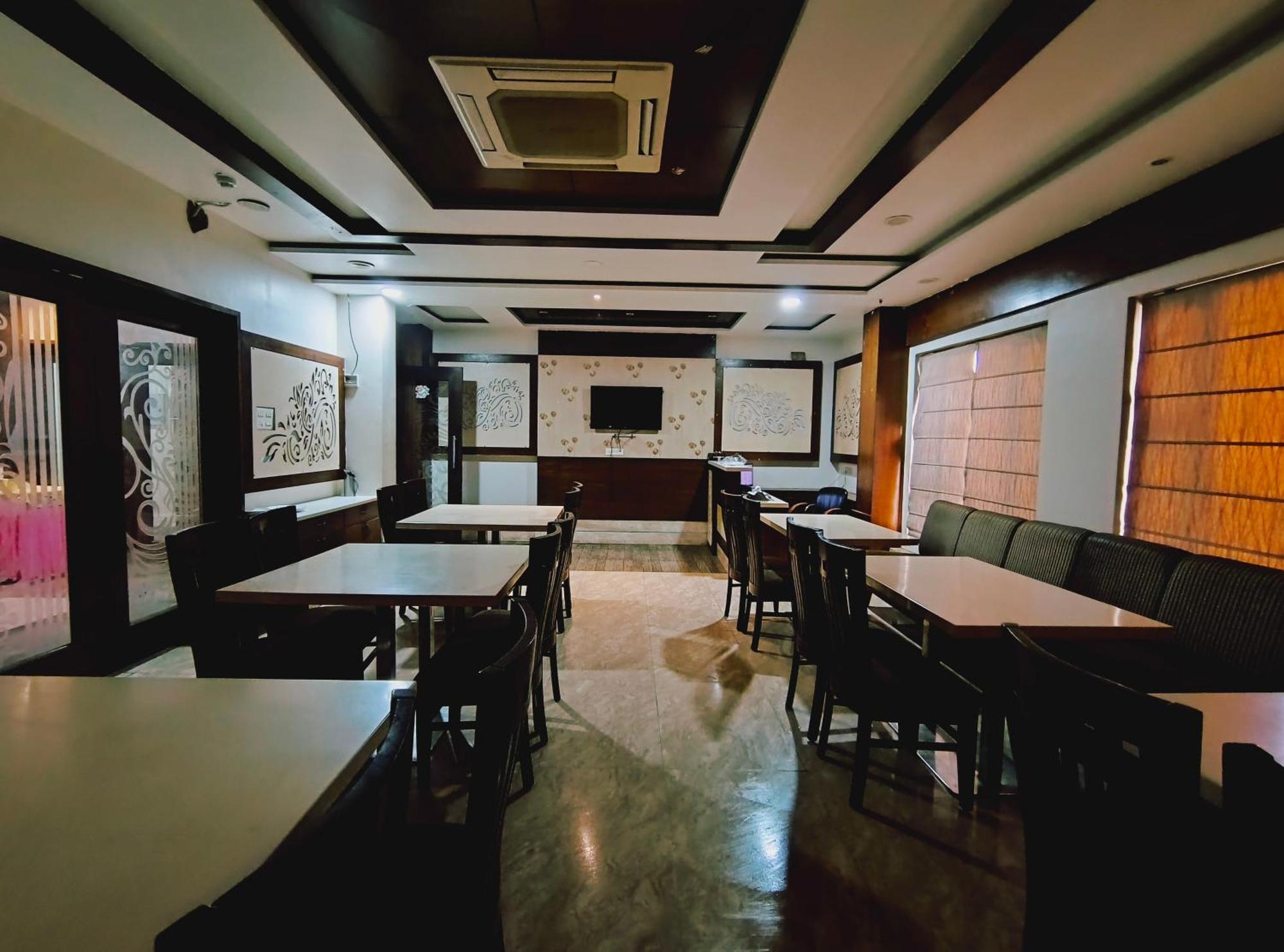 P Palace - Near Kashi Vishwanath Temple Varanasi Ngoại thất bức ảnh