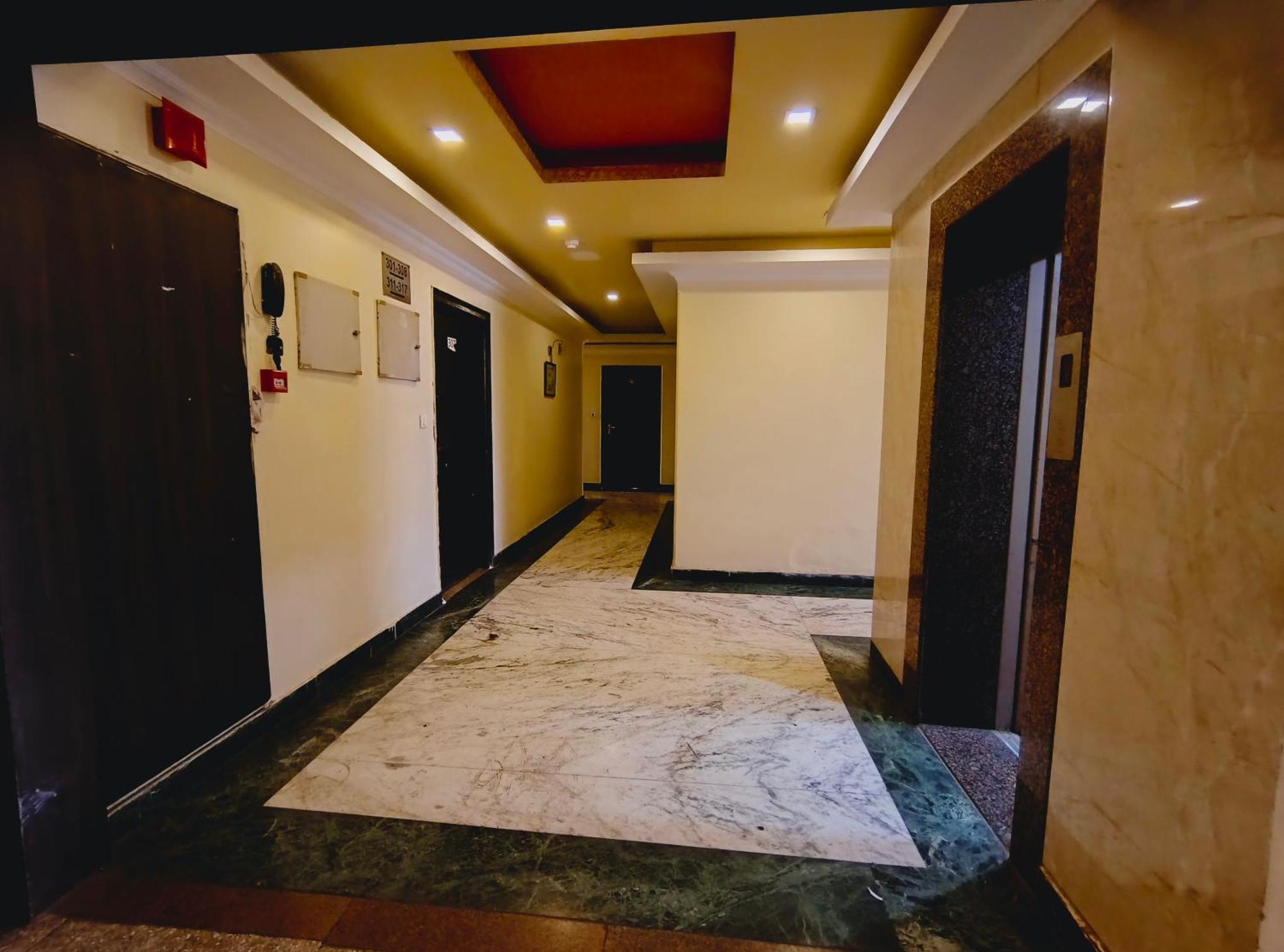 P Palace - Near Kashi Vishwanath Temple Varanasi Ngoại thất bức ảnh